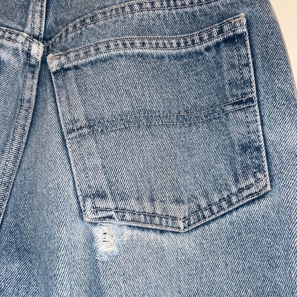 ✨Tommy Hilfiger Raw Hem Light Wash Sz 14 Jeans✨ - Picture 3 of 6
